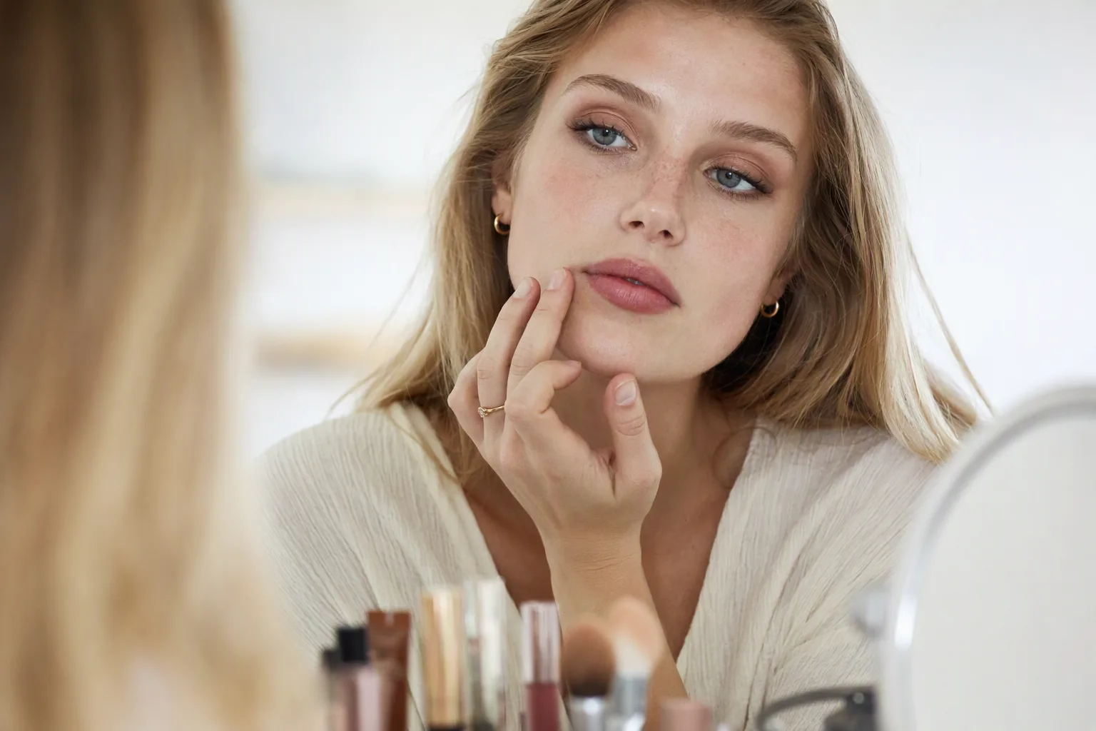 Prøv makeup virtuelt, før du køber eller går ud